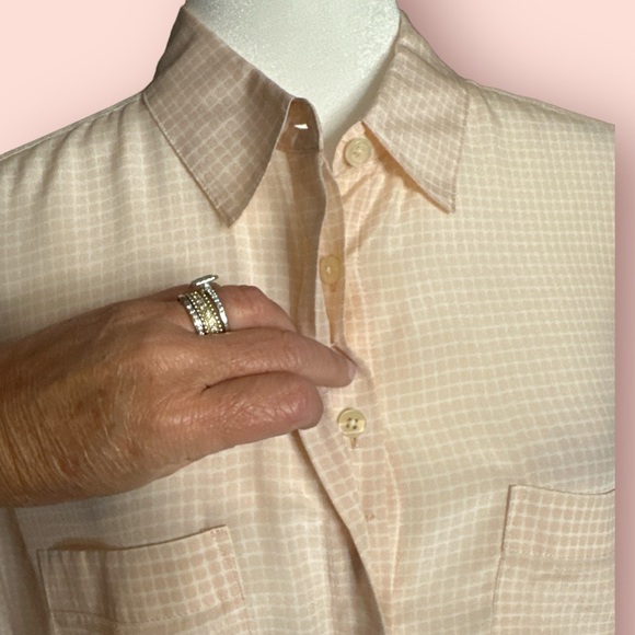 Ann Taylor silk dress shirt. Size large - Picture 5 of 7